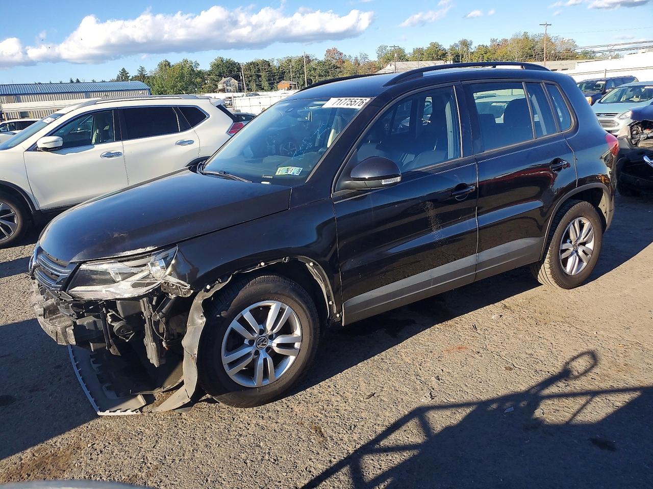 2017 VOLKSWAGEN TIGUAN — Front 3/4