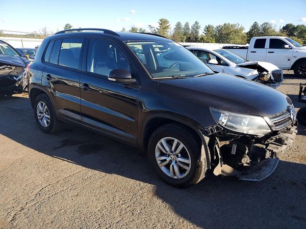 2017 VOLKSWAGEN TIGUAN — Passenger 3/4