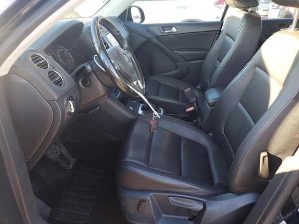 2017 VOLKSWAGEN TIGUAN — DENT
