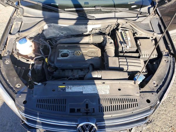 2017 VOLKSWAGEN TIGUAN — Engine bay