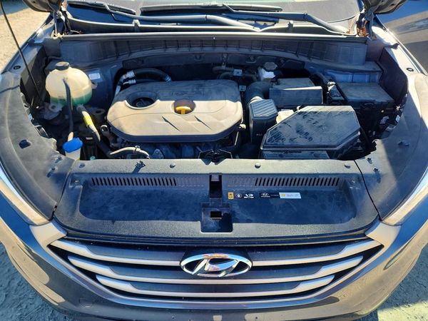 2018 HYUNDAI TUCSON SE Standard — Engine bay