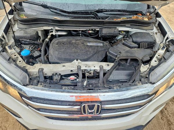 2017 HONDA PILOT EXL — Engine bay