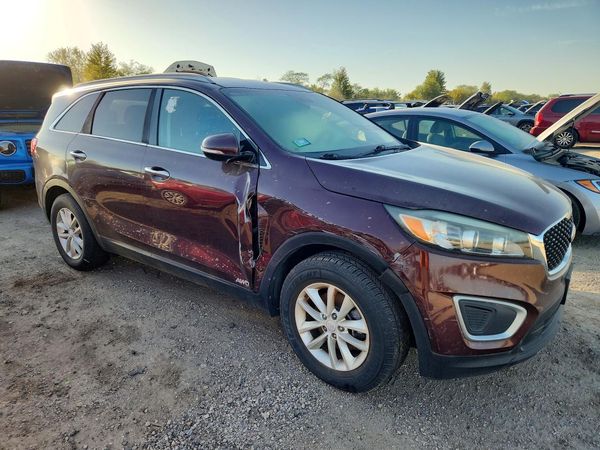 2017 KIA SORENTO L, LX — Passenger 3/4