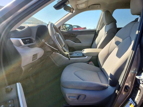 2021 TOYOTA HIGHLANDER L — DENT