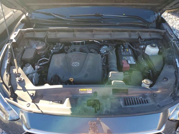 2021 TOYOTA HIGHLANDER L — Engine bay
