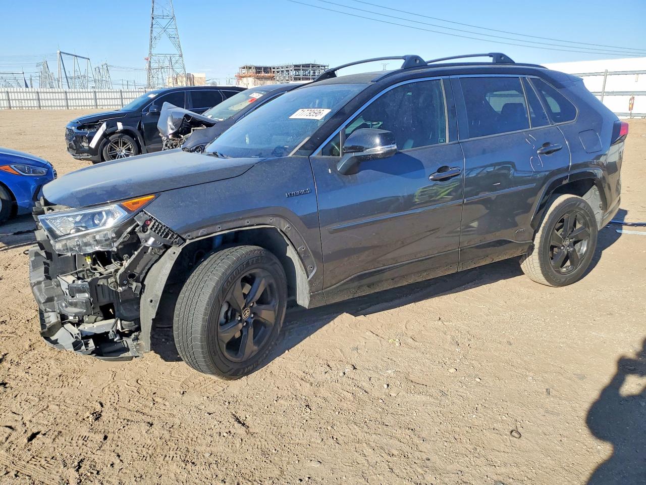 2019 TOYOTA RAV4 XSE HV 4WD — Front 3/4
