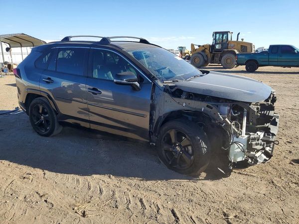 2019 TOYOTA RAV4 XSE HV 4WD — Passenger 3/4