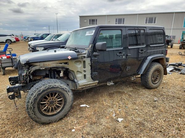 2016 JEEP WRANGLER UNLIMITED Sahara — Front 3/4