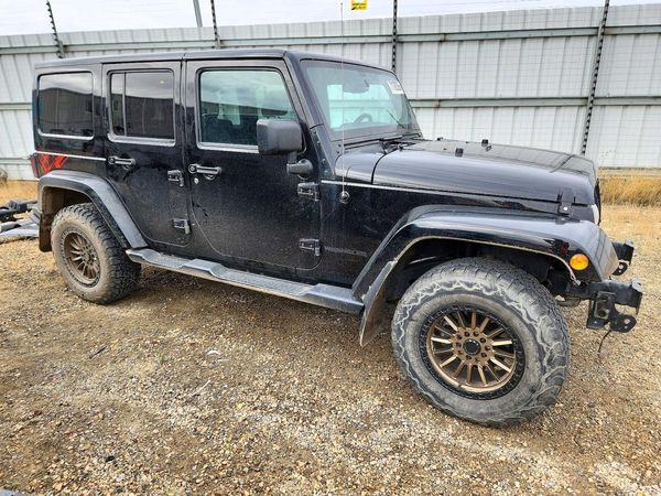 2016 JEEP WRANGLER UNLIMITED Sahara — Passenger 3/4