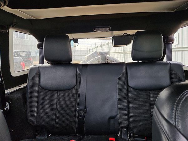 2016 JEEP WRANGLER UNLIMITED Sahara — SUVN