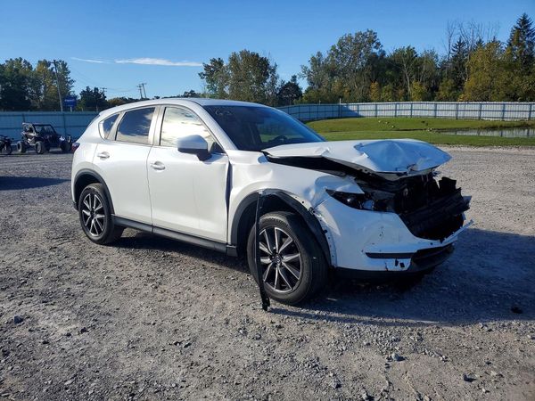 2018 MAZDA CX-5 Touring — Passenger 3/4