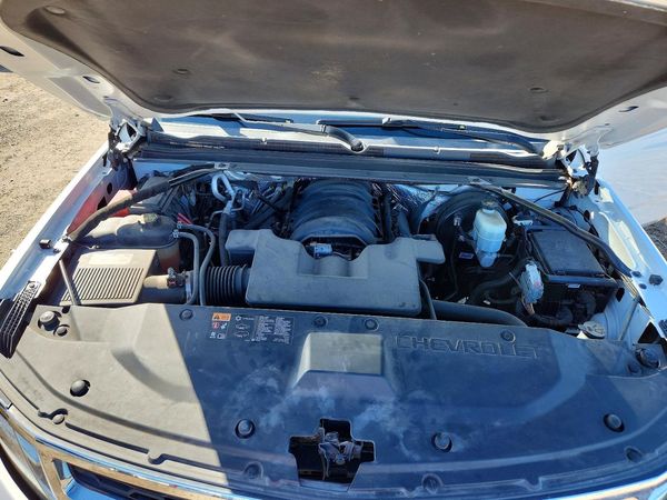 2016 CHEVROLET TAHOE LT — Engine bay