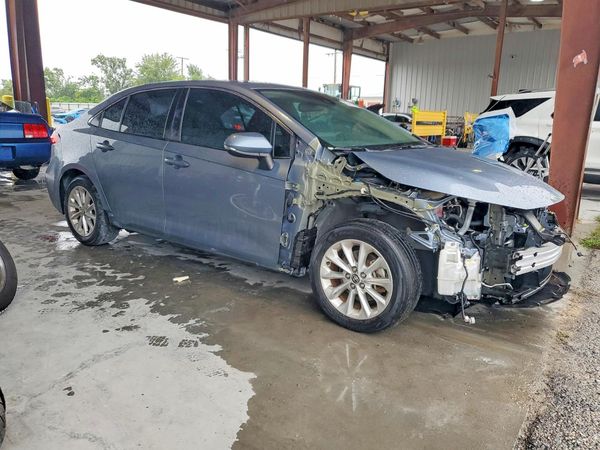 2021 TOYOTA COROLLA XLE — Passenger 3/4