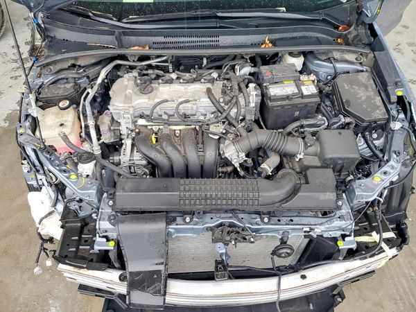2021 TOYOTA COROLLA XLE — Engine bay