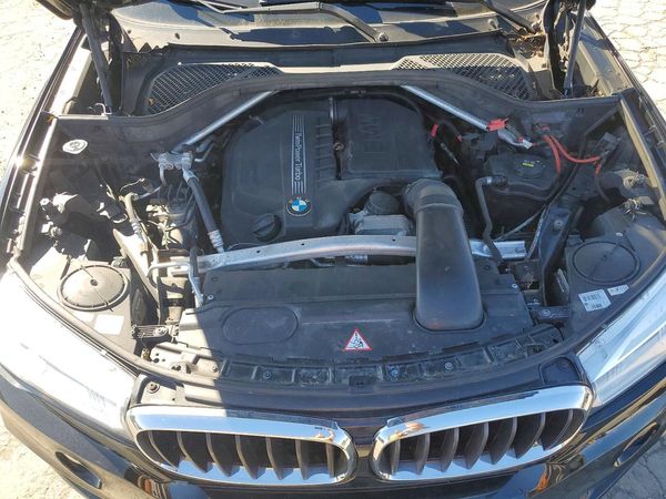 2015 BMW X5 xDrive35i — Engine bay