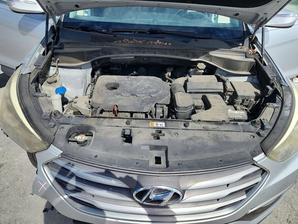 2018 HYUNDAI SANTA FE — Engine bay