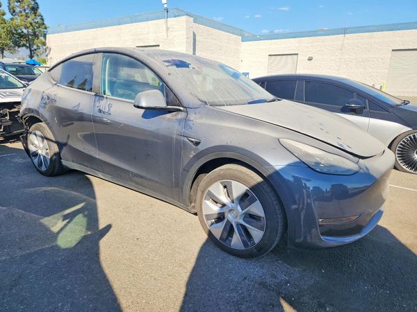 2023 TESLA MODEL Y — Passenger 3/4