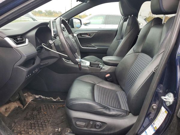 2021 TOYOTA RAV4 XLE HV — DENT