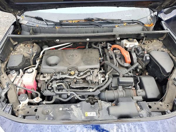 2021 TOYOTA RAV4 XLE HV — Engine bay