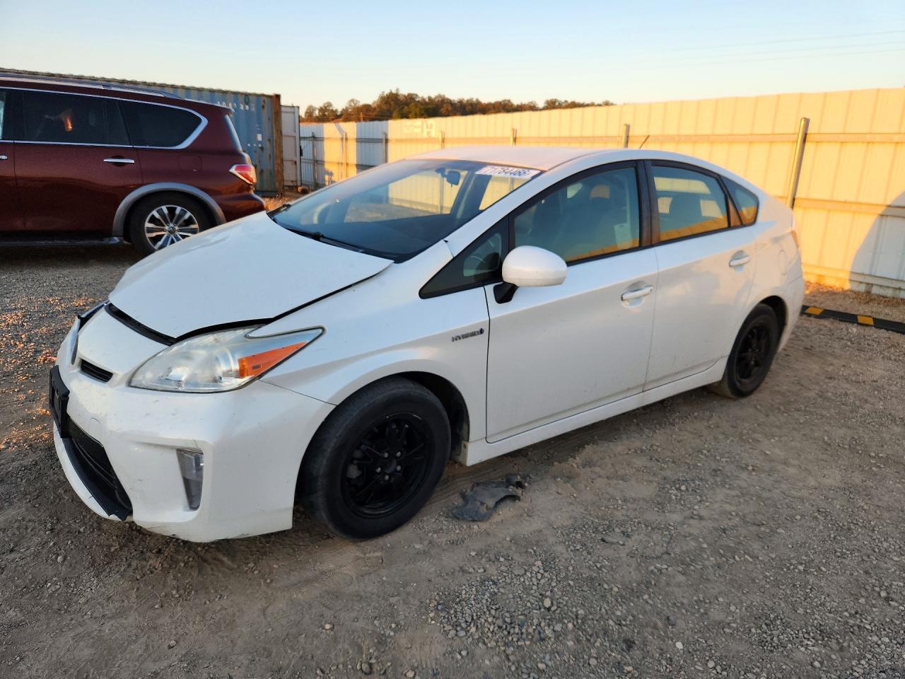 2015 TOYOTA PRIUS — Front 3/4