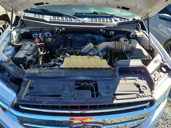 2019 FORD F150 — Engine bay