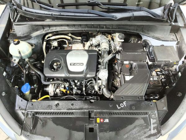 2016 HYUNDAI TUCSON — Engine bay