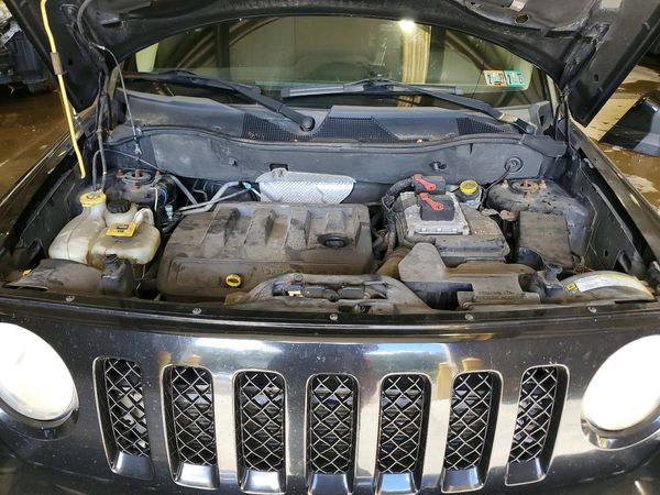 2012 JEEP PATRIOT Latitude — Engine bay
