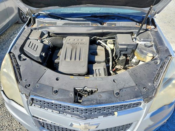 2014 CHEVROLET EQUINOX 2LT — Engine bay