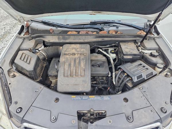 2013 CHEVROLET EQUINOX 1LT — Engine bay