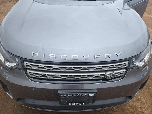 2017 LAND ROVER DISCOVERY SE — Engine bay
