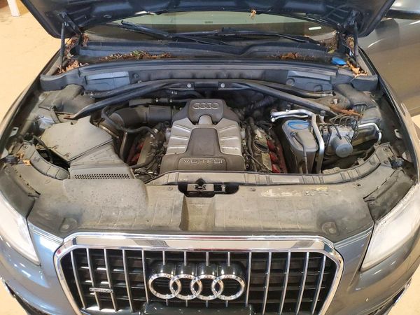 2016 AUDI Q5 — Engine bay