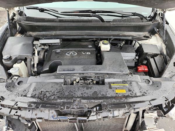 2015 INFINITI QX60 — Engine bay