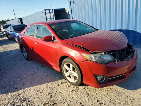 2014 TOYOTA CAMRY — Passenger 3/4