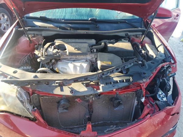 2014 TOYOTA CAMRY — Engine bay