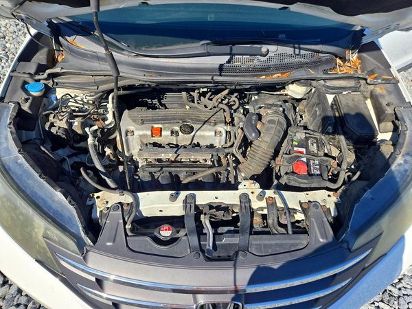 2012 HONDA CRV LX — Engine bay