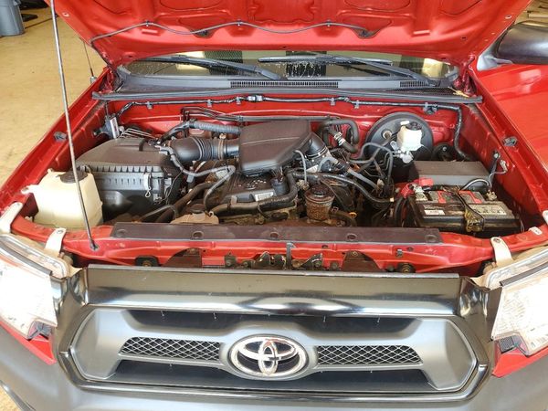 2014 TOYOTA TACOMA Base — Engine bay