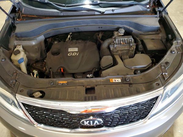 2014 KIA SORENTO Base/ LX — Engine bay