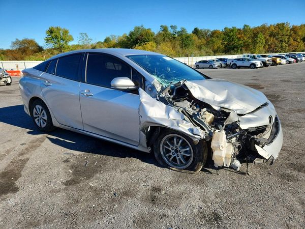 2017 TOYOTA PRIUS — Passenger 3/4