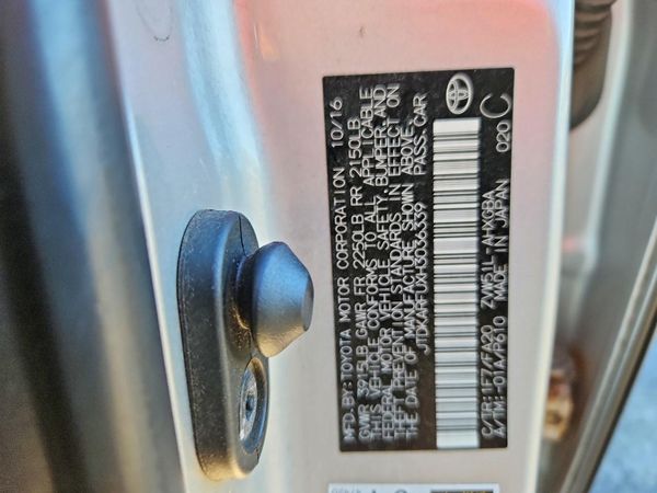 2017 TOYOTA PRIUS — VINS