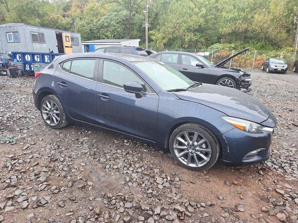 2018 MAZDA 3 Touring — Passenger 3/4