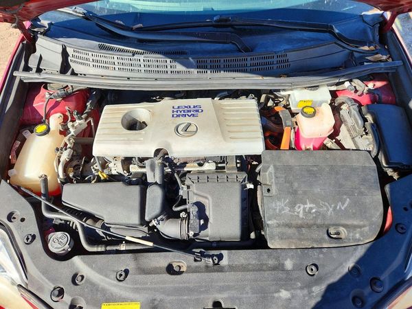 2012 LEXUS CT 200h — Engine bay