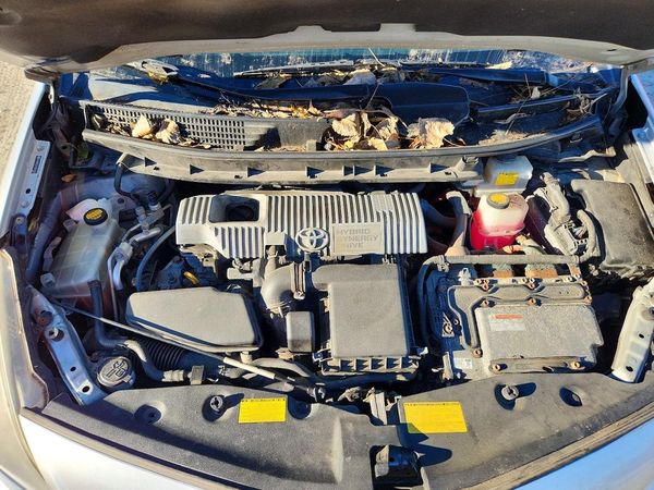 2012 TOYOTA PRIUS — Engine bay
