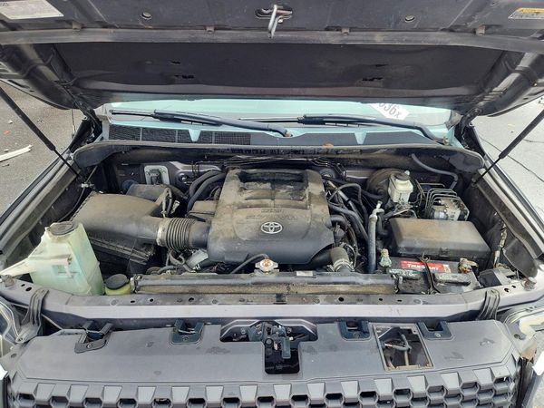 2018 TOYOTA TUNDRA SR5 — Engine bay