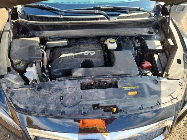 2018 INFINITI QX60 — Engine bay