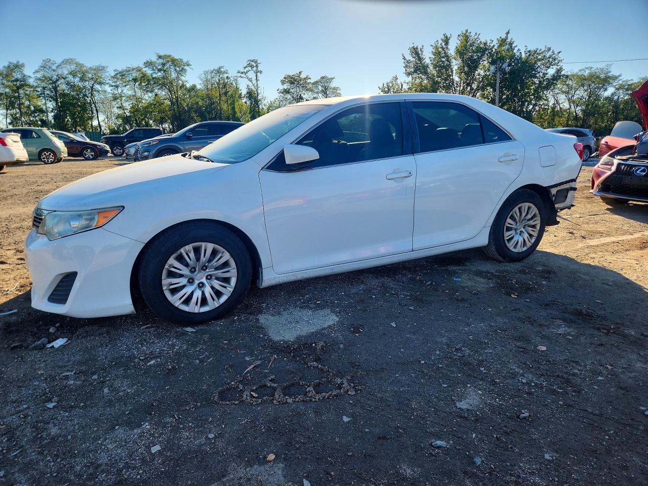 2014 TOYOTA CAMRY — Front 3/4
