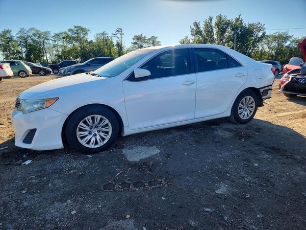2014 TOYOTA CAMRY — DSFA — Front 3/4