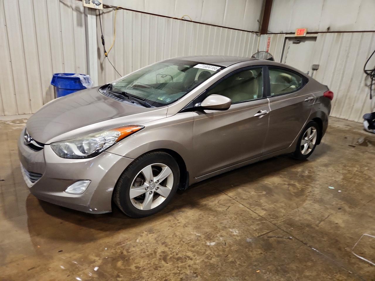2013 HYUNDAI ELANTRA — Front 3/4