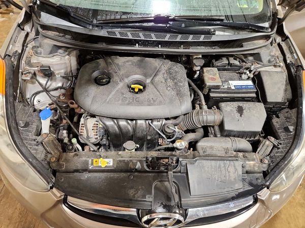 2013 HYUNDAI ELANTRA — Engine bay