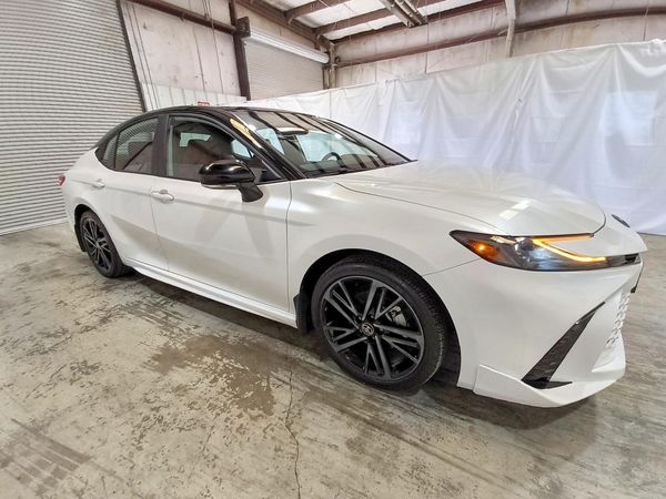 2025 TOYOTA CAMRY — Passenger 3/4