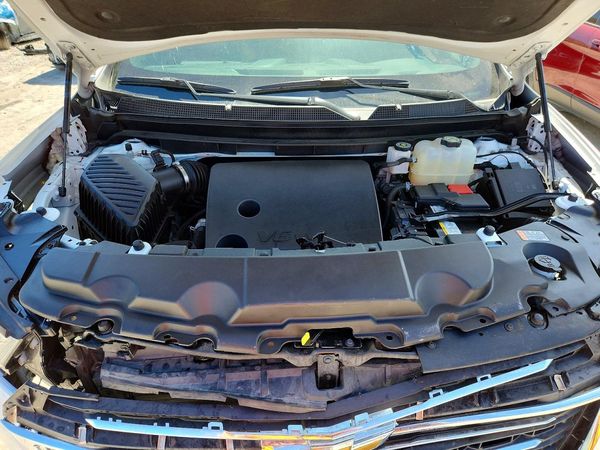 2022 CHEVROLET TRAVERSE — Engine bay